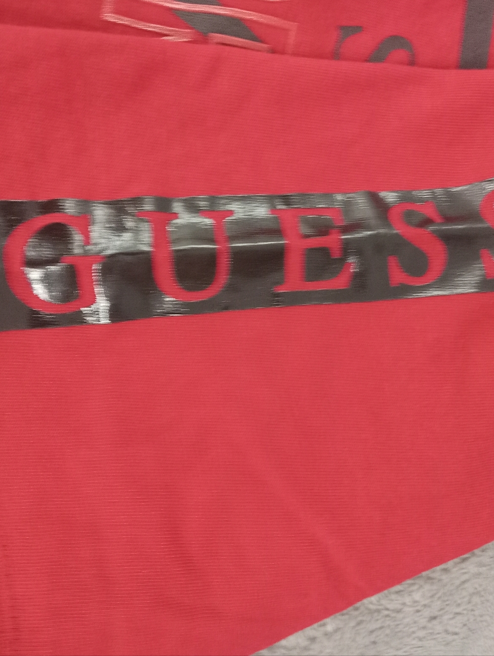 GUESS Men’s Red V-Neck Logo Tee Size Large - Picture 2 of 9